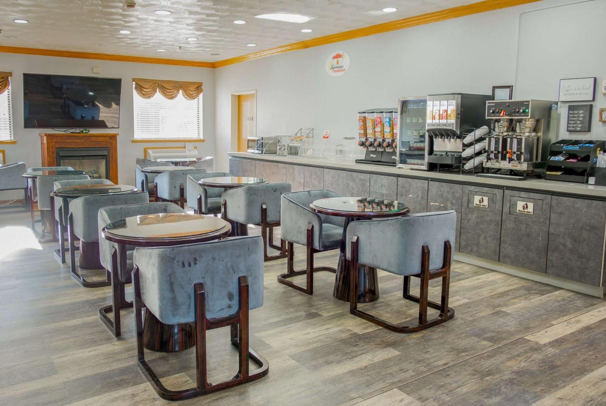 Super 8 By Wyndham Uniontown Pa Hotel Ngoại thất bức ảnh